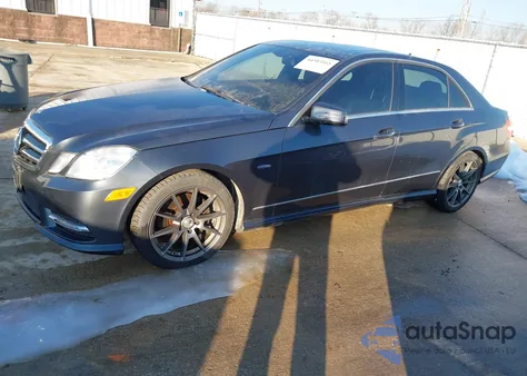 2012 Mercedes-Benz E 350 4Matic z USA, uszkodzony, nr VIN WDDHF8JB8CA577296